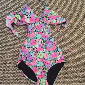 BEAUTIFUL Victoria Secret tie back swimsuit